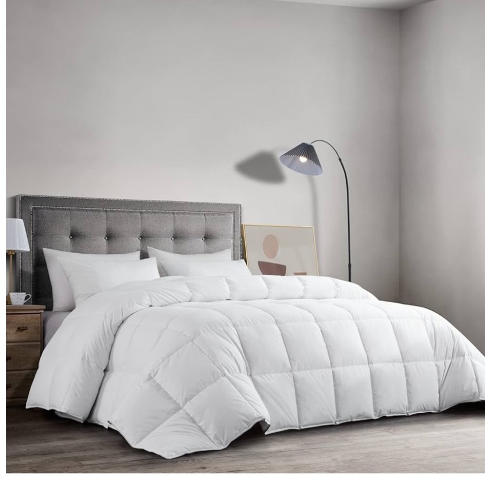 Hombys Feather & Down COMFORTER in white. King size, 90”x106”. 100% Cotton cover